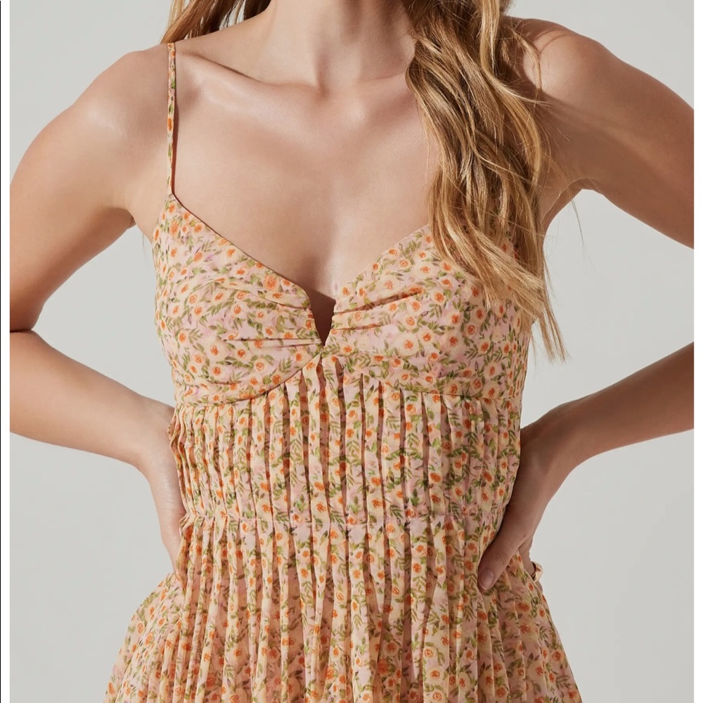 ASTR Floral Print Pleated Dress